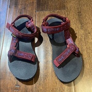 Women’s Teva Sin 1003987 burgundy/Black Patterned Sandals SZ 6 EF03116B